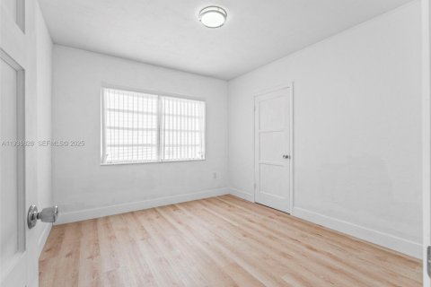 House in Miami, Florida 3 bedrooms, 114.27 sq.m. № 1994960 - photo 14