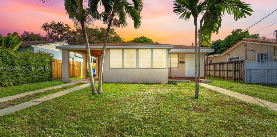 House in Miami, Florida 3 bedrooms, 114.27 sq.m. № 1994960