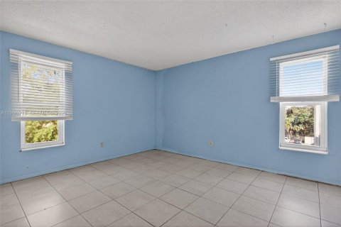Condo in Lauderhill, Florida, 2 bedrooms  № 1994450 - photo 16
