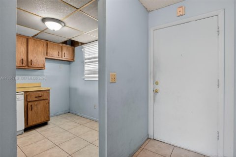 Condo in Lauderhill, Florida, 2 bedrooms  № 1994450 - photo 3