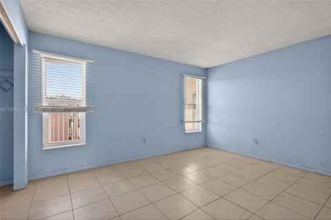 Condo in Lauderhill, Florida, 2 bedrooms  № 1994450 - photo 20