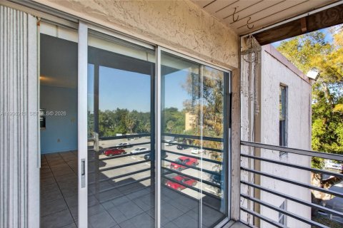 Condo in Lauderhill, Florida, 2 bedrooms  № 1994450 - photo 15