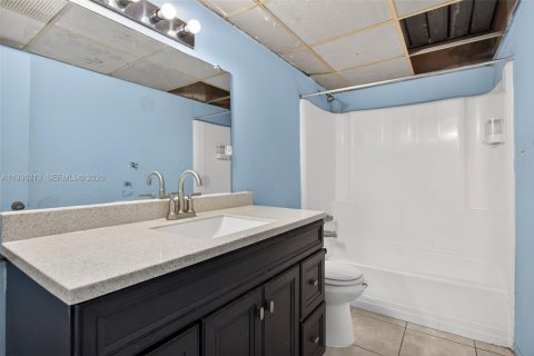 Condo in Lauderhill, Florida, 2 bedrooms  № 1994450 - photo 18