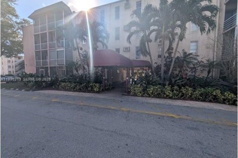 Кондоминиум с 2 спальнями в Лодерхилл, Флорида № 1994450