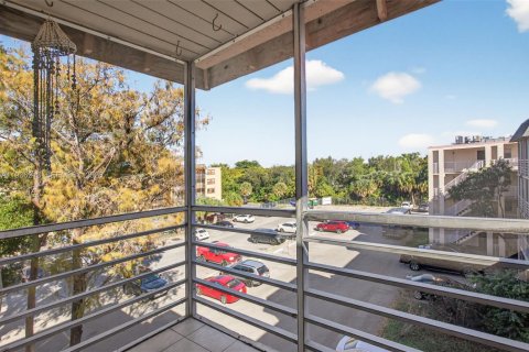 Condo in Lauderhill, Florida, 2 bedrooms  № 1994450 - photo 13