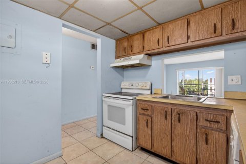 Condo in Lauderhill, Florida, 2 bedrooms  № 1994450 - photo 7