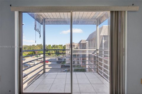 Condo in Lauderhill, Florida, 2 bedrooms  № 1994450 - photo 12