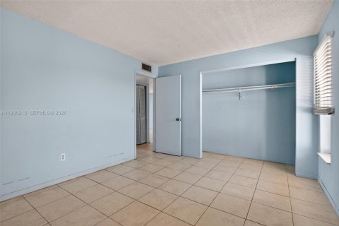 Condo in Lauderhill, Florida, 2 bedrooms  № 1994450 - photo 21