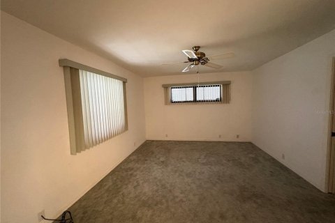 Villa ou maison à vendre à Cape Coral, Floride: 4 chambres, 293.29 m2 № 2431646 - photo 14