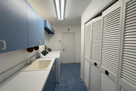 Villa ou maison à vendre à Cape Coral, Floride: 4 chambres, 293.29 m2 № 2431646 - photo 27