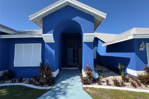 Villa ou maison à vendre à Cape Coral, Floride: 4 chambres, 293.29 m2 № 2431646 - photo 3