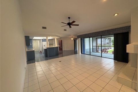 Villa ou maison à vendre à Cape Coral, Floride: 4 chambres, 293.29 m2 № 2431646 - photo 12