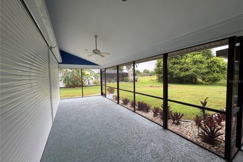 Villa ou maison à vendre à Cape Coral, Floride: 4 chambres, 293.29 m2 № 2431646 - photo 25