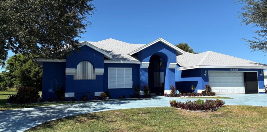 Villa ou maison à Cape Coral, Floride 4 chambres, 293.29 m2 № 2431646