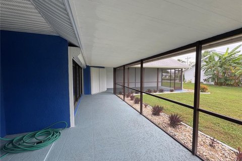 Villa ou maison à vendre à Cape Coral, Floride: 4 chambres, 293.29 m2 № 2431646 - photo 26