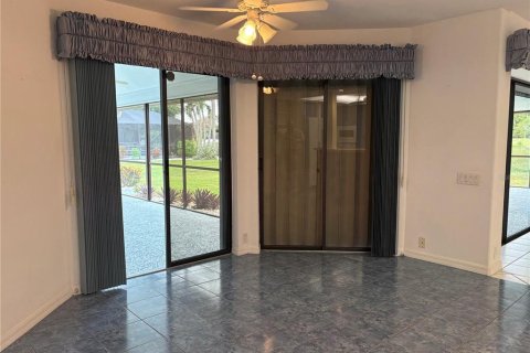 Villa ou maison à vendre à Cape Coral, Floride: 4 chambres, 293.29 m2 № 2431646 - photo 11