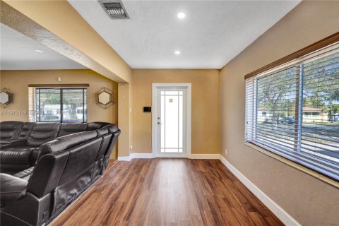 Купить виллу или дом в Холливуд, Флорида 3 спальни, 107.3м2, № 2034103 - фото 9