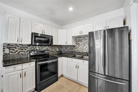 Купить виллу или дом в Холливуд, Флорида 3 спальни, 107.3м2, № 2034103 - фото 2