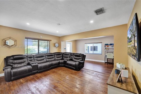 Купить виллу или дом в Холливуд, Флорида 3 спальни, 107.3м2, № 2034103 - фото 12