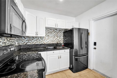 Купить виллу или дом в Холливуд, Флорида 3 спальни, 107.3м2, № 2034103 - фото 5