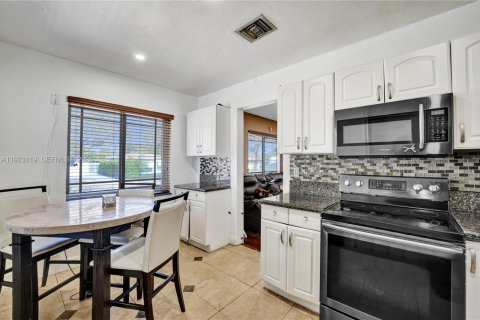 Купить виллу или дом в Холливуд, Флорида 3 спальни, 107.3м2, № 2034103 - фото 3