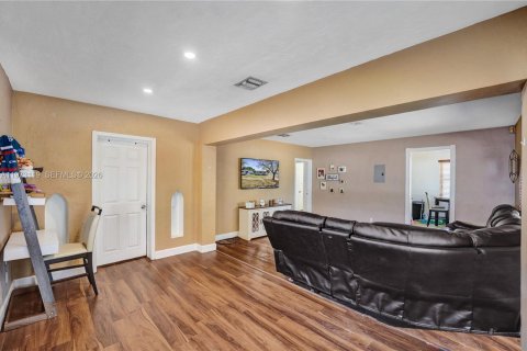 Купить виллу или дом в Холливуд, Флорида 3 спальни, 107.3м2, № 2034103 - фото 8