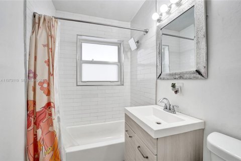 Купить виллу или дом в Холливуд, Флорида 3 спальни, 107.3м2, № 2034103 - фото 22