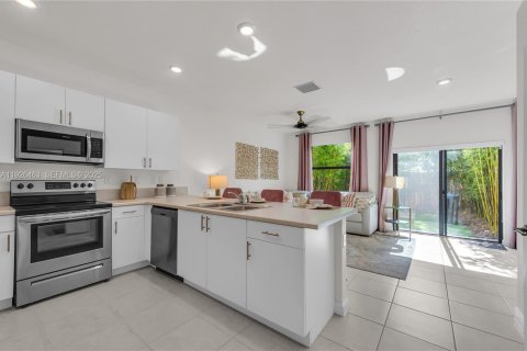 Touwnhouse à vendre à Homestead, Floride: 3 chambres, 129.41 m2 № 2079053 - photo 7