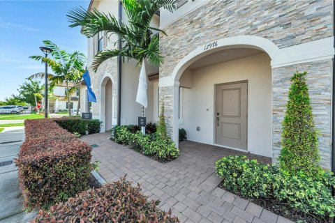 Touwnhouse à vendre à Homestead, Floride: 3 chambres, 129.41 m2 № 2079053 - photo 2