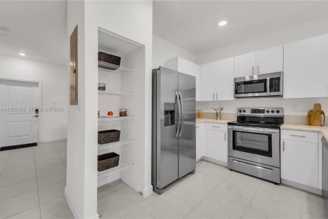 Touwnhouse à vendre à Homestead, Floride: 3 chambres, 129.41 m2 № 2079053 - photo 13