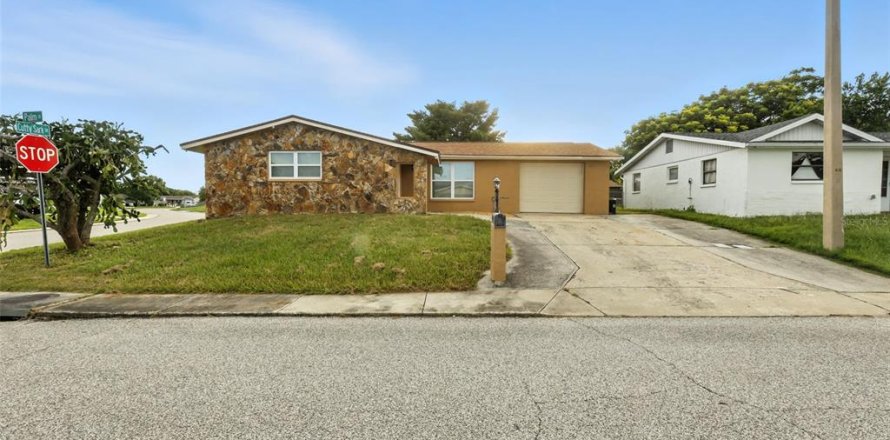 Casa en Port Richey, Florida 3 dormitorios, 137.4 m2 № 2207201