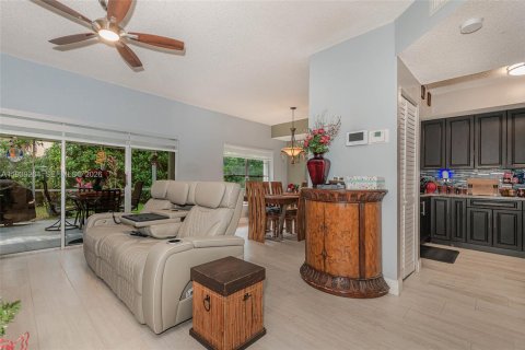 Touwnhouse à louer à Hialeah, Floride: 2 chambres, 122.26 m2 № 1996827 - photo 2