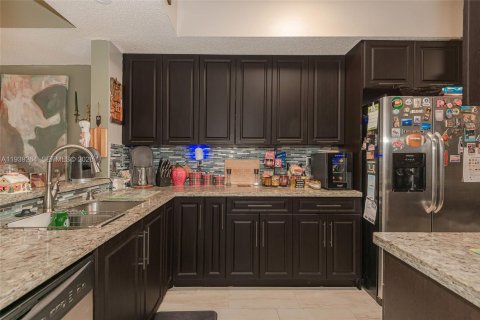 Touwnhouse à louer à Hialeah, Floride: 2 chambres, 122.26 m2 № 1996827 - photo 9