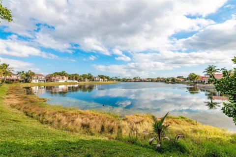 Touwnhouse à louer à Hialeah, Floride: 2 chambres, 122.26 m2 № 1996827 - photo 28