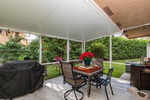 Touwnhouse à louer à Hialeah, Floride: 2 chambres, 122.26 m2 № 1996827 - photo 25