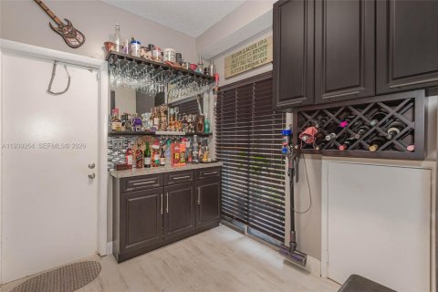 Touwnhouse à louer à Hialeah, Floride: 2 chambres, 122.26 m2 № 1996827 - photo 12