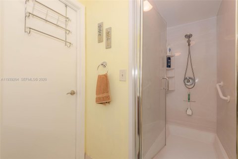 Touwnhouse à louer à Hialeah, Floride: 2 chambres, 122.26 m2 № 1996827 - photo 20