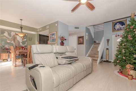 Touwnhouse à louer à Hialeah, Floride: 2 chambres, 122.26 m2 № 1996827 - photo 4