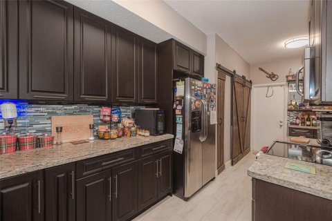 Touwnhouse à louer à Hialeah, Floride: 2 chambres, 122.26 m2 № 1996827 - photo 10