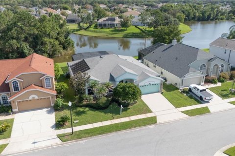 House in Orlando, Florida 4 bedrooms, 222.22 sq.m. № 2315215