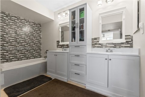 Copropriété à vendre à Aventura, Floride: 1 chambre, 97.55 m2 № 1928171 - photo 15