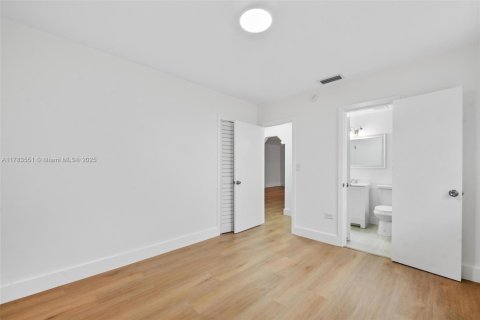 Propiedad comercial en venta en Miami Beach, Florida, 215.07 m2 № 1639504 - foto 20