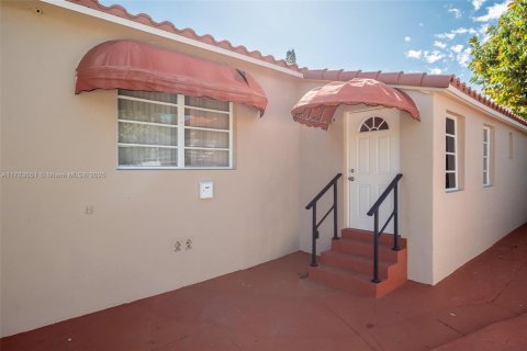 Propiedad comercial en venta en Miami Beach, Florida, 215.07 m2 № 1639504 - foto 9