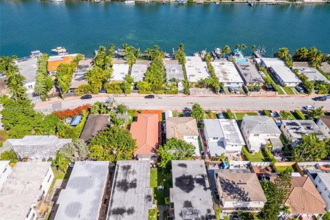 Propiedad comercial en venta en Miami Beach, Florida, 215.07 m2 № 1639504 - foto 1