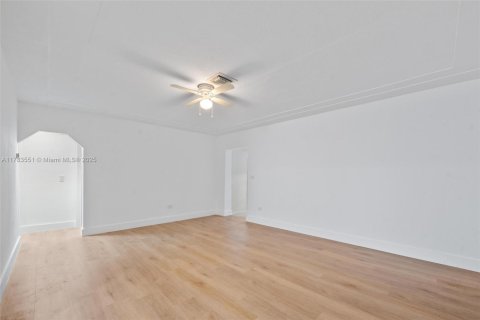 Propiedad comercial en venta en Miami Beach, Florida, 215.07 m2 № 1639504 - foto 15