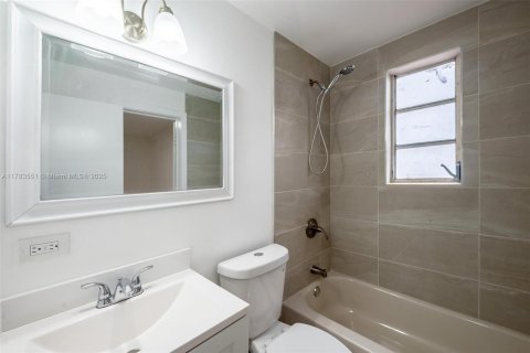 Propiedad comercial en venta en Miami Beach, Florida, 215.07 m2 № 1639504 - foto 30