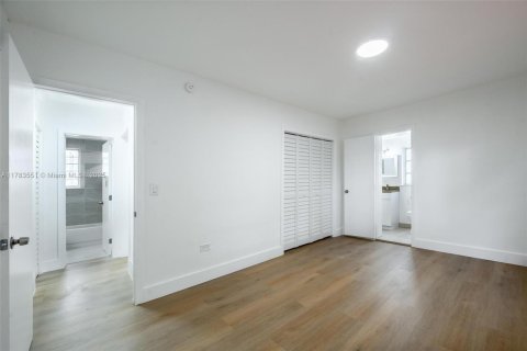 Propiedad comercial en venta en Miami Beach, Florida, 215.07 m2 № 1639504 - foto 21