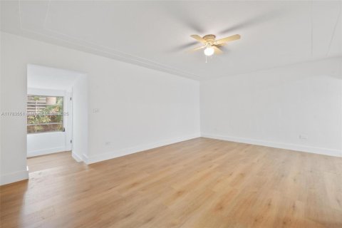 Propiedad comercial en venta en Miami Beach, Florida, 215.07 m2 № 1639504 - foto 16