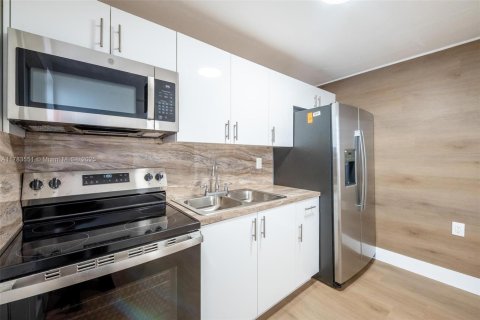 Propiedad comercial en venta en Miami Beach, Florida, 215.07 m2 № 1639504 - foto 17