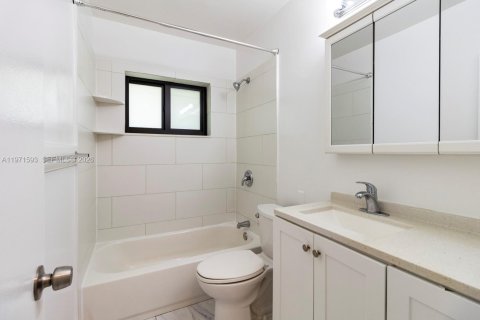 Снять в аренду квартиру в Форт-Лодердейл, Флорида 1 спальня, 46.45м2, № 2032314 - фото 5